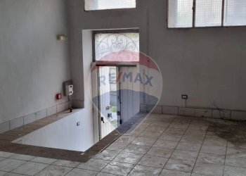 Stanza vuota - Locale Commerciale VIA LEONARDO DA VINCI
 
8, Paterno - foto 3