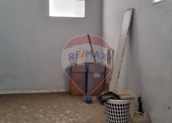 Stanza vuota - Locale Commerciale VIA LEONARDO DA VINCI
 
8, Paterno - foto 5