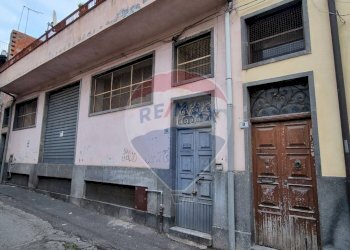 Edificio all\'aperto - Locale Commerciale VIA LEONARDO DA VINCI
 
8, Paterno - foto 6