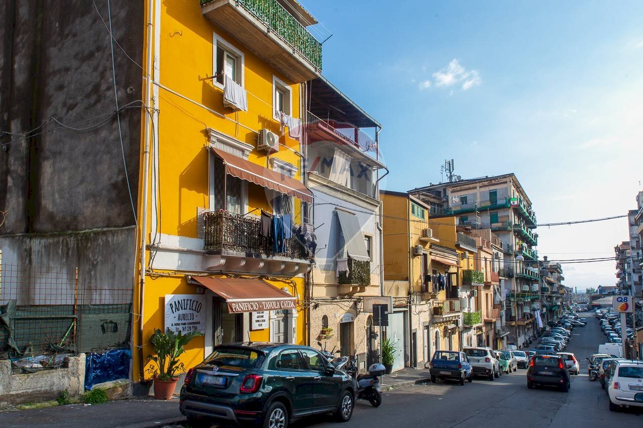 Edificio all\'aperto - Attività Commerciale Via Giuseppe Poulet
 
33-37, Catania - foto 3