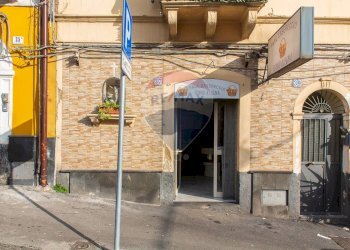 Edificio all\'aperto - Attività Commerciale Via Giuseppe Poulet
 
33-37, Catania - foto 2