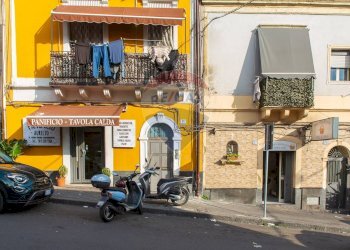 Edificio all\'aperto - Attività Commerciale Via Giuseppe Poulet
 
33-37, Catania - foto 4