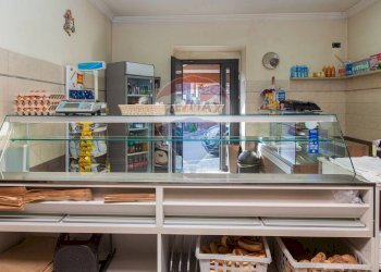 Edificio all\'aperto - Attività Commerciale Via Giuseppe Poulet
 
33-37, Catania - foto 13