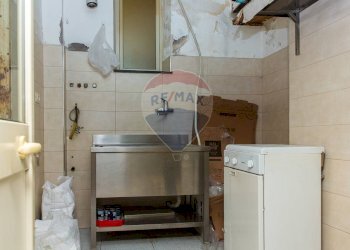 Bagno - Attività Commerciale Via Giuseppe Poulet
 
33-37, Catania - foto 23