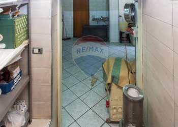 Bagno - Attività Commerciale Via Giuseppe Poulet
 
33-37, Catania - foto 25