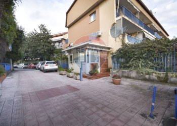 Edificio all\'aperto - Villa Bifamiliare Via Giacomo Leopardi
 
1, Sant'Agata Li Battiati - foto 2