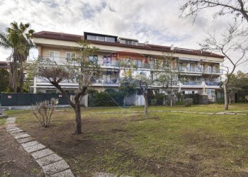 Edificio all\'aperto - Villa Bifamiliare Via Giacomo Leopardi
 
1, Sant'Agata Li Battiati - foto 3