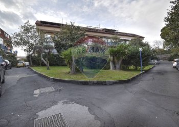 Edificio all\'aperto - Villa Bifamiliare Via Giacomo Leopardi
 
1, Sant'Agata Li Battiati - foto 7