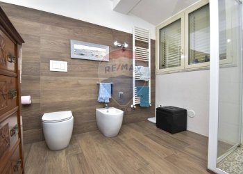 Bagno - Villa Bifamiliare Via Giacomo Leopardi
 
1, Sant'Agata Li Battiati - foto 21