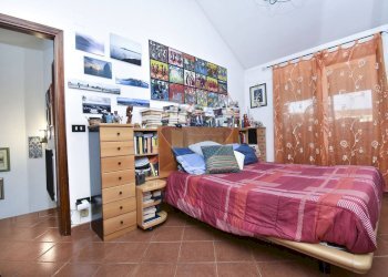 Camera / camera da letto - Villa Bifamiliare Via Giacomo Leopardi
 
1, Sant'Agata Li Battiati - foto 25