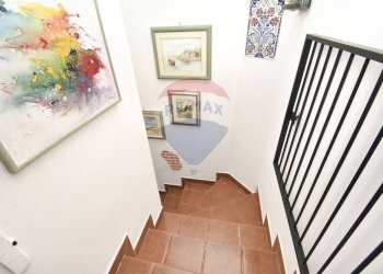 Scale - Villa Bifamiliare Via Giacomo Leopardi
 
1, Sant'Agata Li Battiati - foto 28