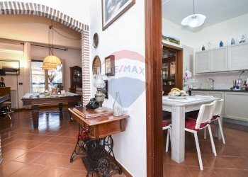 Cucina - Villa Bifamiliare Via Giacomo Leopardi
 
1, Sant'Agata Li Battiati - foto 33