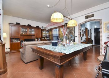 Soggiorno - Villa Bifamiliare Via Giacomo Leopardi
 
1, Sant'Agata Li Battiati - foto 38