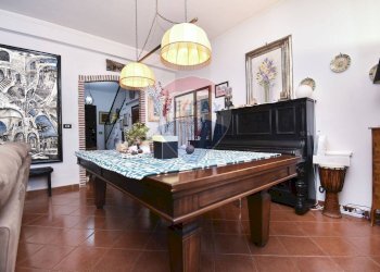 Sala da pranzo - Villa Bifamiliare Via Giacomo Leopardi
 
1, Sant'Agata Li Battiati - foto 40