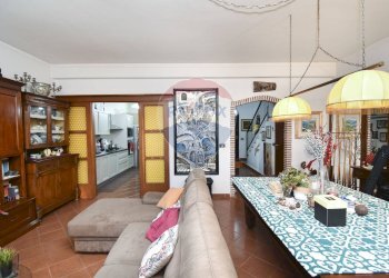 Sala da pranzo - Villa Bifamiliare Via Giacomo Leopardi
 
1, Sant'Agata Li Battiati - foto 41