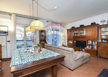 Sala da pranzo - Villa Bifamiliare Via Giacomo Leopardi
 
1, Sant'Agata Li Battiati - foto 43