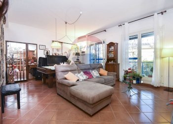 Soggiorno - Villa Bifamiliare Via Giacomo Leopardi
 
1, Sant'Agata Li Battiati - foto 44