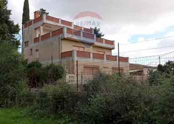 Edificio all\'aperto - Casa semi indipendente VIA FEDERICO OZANAM, Caltagirone - foto 2