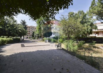 Edificio all\'aperto - Locale Commerciale Via Felice Paradiso
 
64, Acireale - foto 2