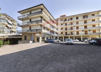 Edificio all\'aperto - Locale Commerciale Via Felice Paradiso
 
64, Acireale - foto 3