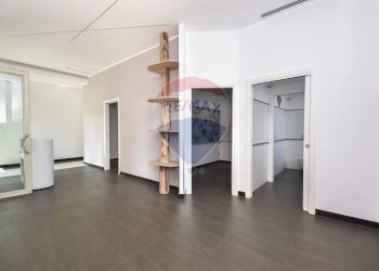 Stanza vuota - Locale Commerciale Via Felice Paradiso
 
64, Acireale - foto 6