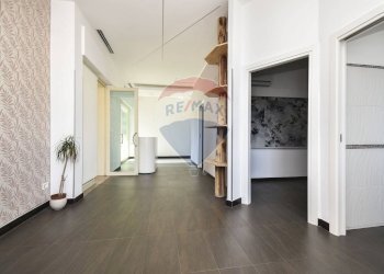 Hall / corridoio - Locale Commerciale Via Felice Paradiso
 
64, Acireale - foto 7