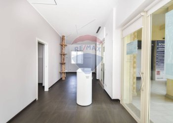 Hall / corridoio - Locale Commerciale Via Felice Paradiso
 
64, Acireale - foto 9