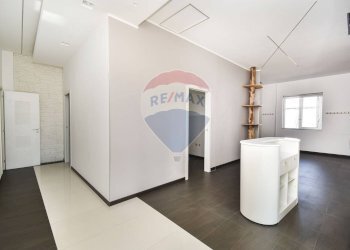 Hall / corridoio - Locale Commerciale Via Felice Paradiso
 
64, Acireale - foto 10