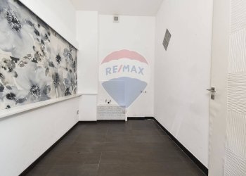 Stanza vuota - Locale Commerciale Via Felice Paradiso
 
64, Acireale - foto 13