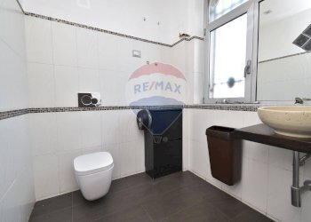 Bagno - Locale Commerciale Via Felice Paradiso
 
64, Acireale - foto 15