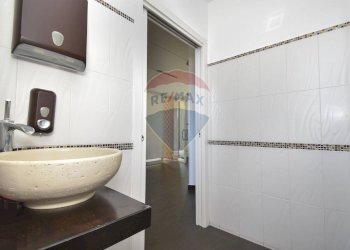 Bagno - Locale Commerciale Via Felice Paradiso
 
64, Acireale - foto 16