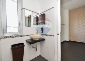 Bagno - Locale Commerciale Via Felice Paradiso
 
64, Acireale - foto 17