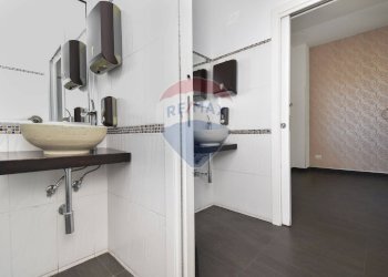 Bagno - Locale Commerciale Via Felice Paradiso
 
64, Acireale - foto 19