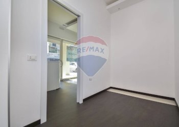 Stanza vuota - Locale Commerciale Via Felice Paradiso
 
64, Acireale - foto 22