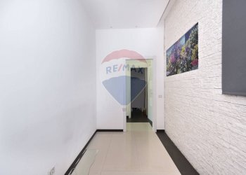 Hall / corridoio - Locale Commerciale Via Felice Paradiso
 
64, Acireale - foto 24