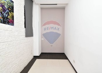 Hall / corridoio - Locale Commerciale Via Felice Paradiso
 
64, Acireale - foto 25