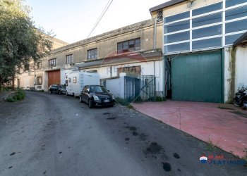 Edificio all\'aperto - Locale Commerciale Contrada Schettino
 
snc, Paterno - foto 2