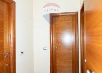 Hall / corridoio - Locale Commerciale Contrada Schettino
 
snc, Paterno - foto 13