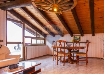 Sala da pranzo - Casa indipendente Vicolo di Via Stalluzza
 
20, Trecastagni - foto 5