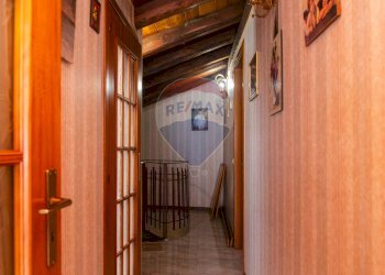Hall / corridoio - Casa indipendente Vicolo di Via Stalluzza
 
20, Trecastagni - foto 9