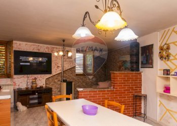 Sala da pranzo - Casa indipendente Vicolo di Via Stalluzza
 
20, Trecastagni - foto 28