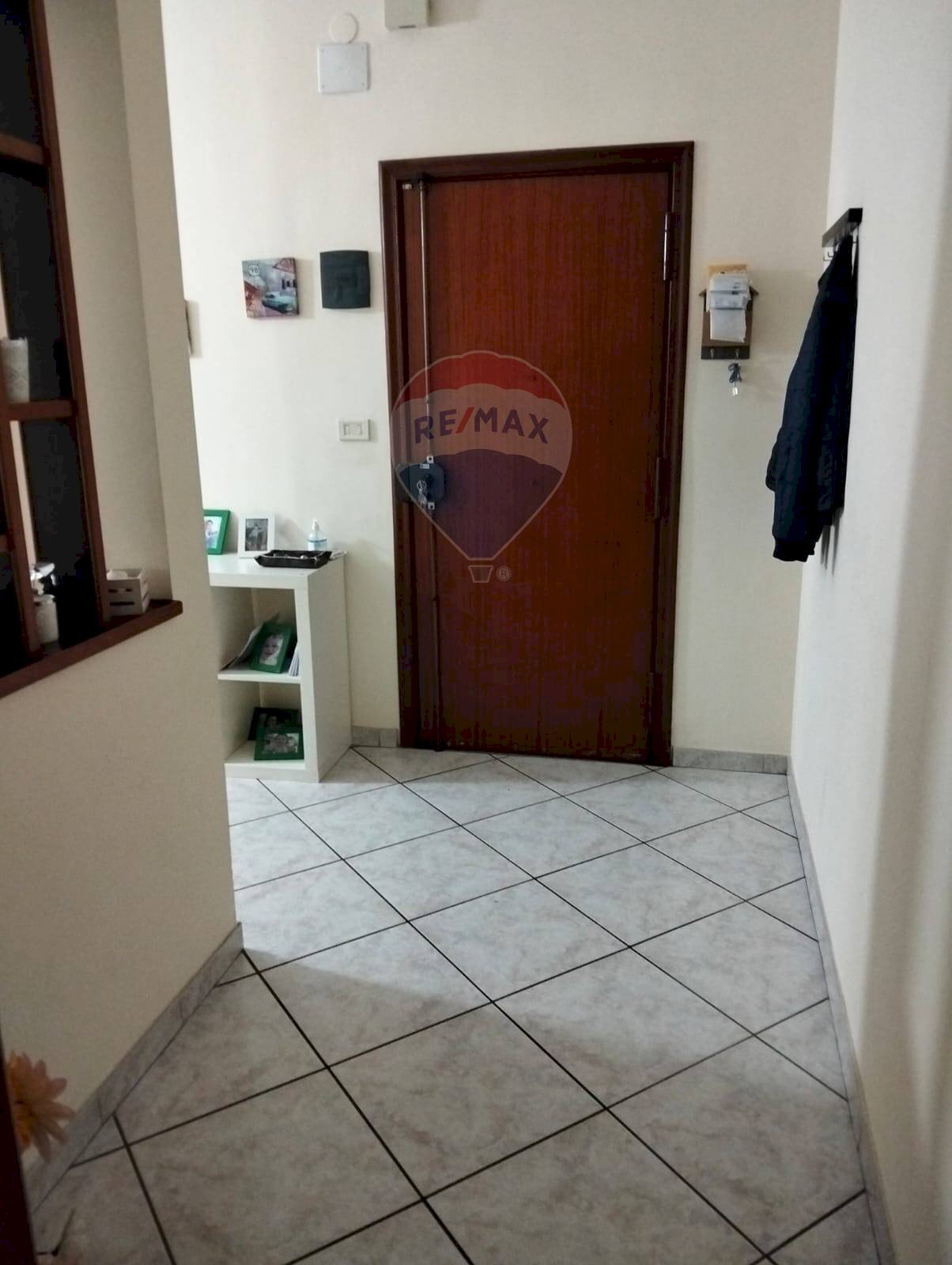 Hall / corridoio - Three-room apartment Via Alcide de Gasperi
 
79, Mascalucia - photo 3