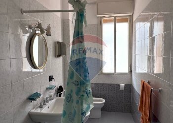 Bagno - Quadrilocale Via Sant'alfio
 
46, Catania - foto 14