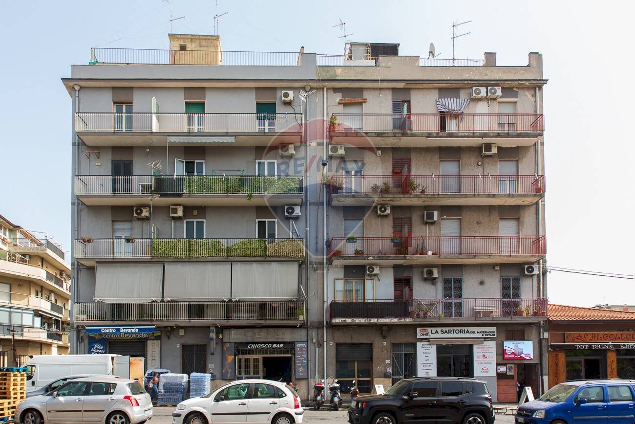 Edificio all\'aperto - Quadrilocale via delle medaglie d'oro
 
40, Catania - foto 2