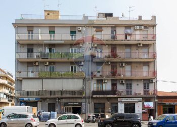 Edificio all\'aperto - Quadrilocale via delle medaglie d'oro
 
40, Catania - foto 2