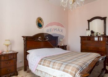 Camera / camera da letto - Quadrilocale via delle medaglie d'oro
 
40, Catania - foto 10