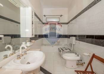 Bagno - Appartamento Via Gabriele D'Annunzio
 
16, Caltagirone - foto 19