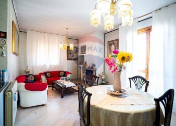 Sala da pranzo - Appartamento Via Guglielmo Marconi
 
22, Viagrande - foto 2