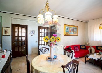 Sala da pranzo - Appartamento Via Guglielmo Marconi
 
22, Viagrande - foto 5