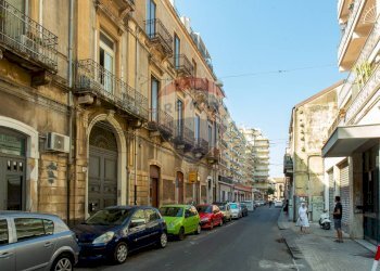 Edificio all\'aperto - Appartamento via canfora
 
38, Catania - foto 2